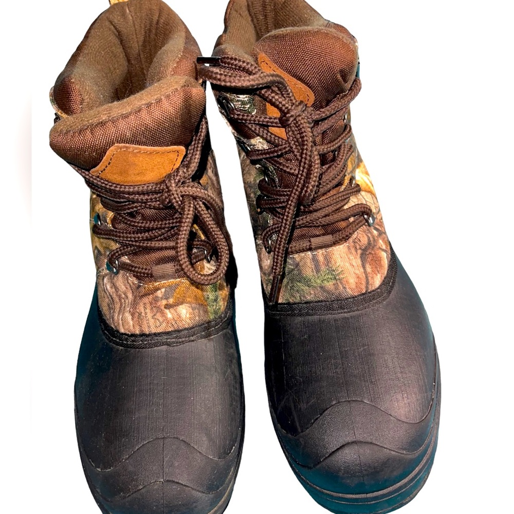Ozark Trail Sz 7 Men's 3M Thinsulate Realtree Camo Waterproof Boots,worn once